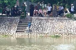 Hành động lạ của người đàn ông nhảy xuống sông... tự tử