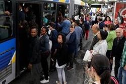 Hy Lạp: Giảm mạnh giá dịch vụ vận tải công cộng