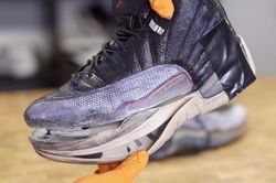 Làm sạch giày Air Jordan bị vứt ở thùng rác