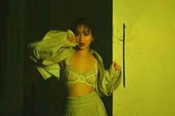 Khả Ngân: 'Tôi chọn sexy nhưng không phản cảm, ba vòng chưa chuẩn nhưng không ngại khoe'