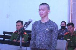 Chơi xong ma túy, giết mẹ và em trai vì 'tưởng là... ma'