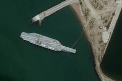 Căng thẳng với Mỹ, Iran sửa tàu sân bay giả để tập bắn?