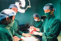 Người phụ nữ Sơn La mang bướu giáp khổng lồ suốt 10 năm