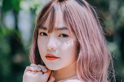Hồng Kim Hạnh 'Tiệm ăn dì ghẻ' viết ca khúc về 'tình yêu sét đánh'