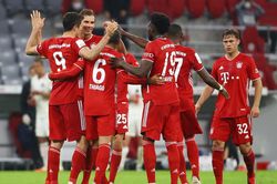 Bayern Munich san bằng kỷ lục ghi bàn tồn tại suốt 47 năm qua