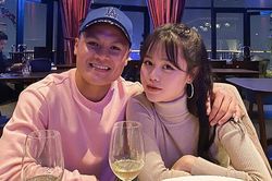 Kỉ niệm 1 tháng yêu nhau, Quang Hải ngọt ngào tặng quà 'khủng' cho Huỳnh Anh