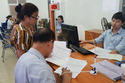 Lý giải việc người dân Hà Nội 'xếp hàng chờ giải quyết trợ cấp thất nghiệp'