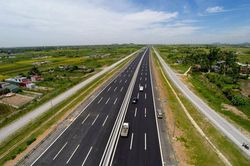 Có thể khởi công 3 dự án cao tốc Bắc - Nam bằng vốn đầu tư công