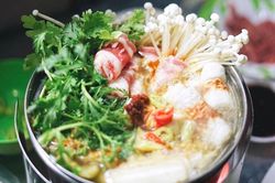 Lẩu sa tế uyên ương và loạt lẩu hút giới trẻ dịp cuối tuần ở TP.HCM