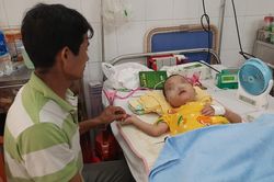 Bé trai nhồi máu não sống sót kỳ diệu dù tiên lượng khó qua khỏi