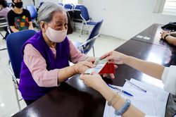 Nhận hỗ trợ gói 62.000 tỷ đồng có được hưởng BHYT?