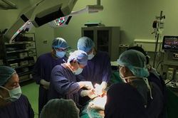 Bệnh viện Việt Đức thay khớp háng thành công cho bệnh nhân bị tai nạn giao thông