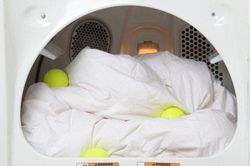 Mẹo thả bóng tennis trong máy giặt để quần áo không bị nhăn