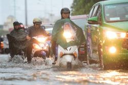 TP.HCM và Nam Bộ mưa lớn do tác động của bão số 1