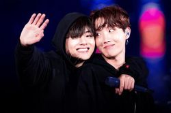 V BTS tiêu sạch tiền vì J-Hope, kết quả nhận lại thật bõ tấm lòng