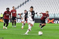Juventus vào chung kết Coppa Italia, Hà Nội FC đánh rơi chiến thắng