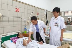 Lần đầu tiên phẫu thuật tạo hình thành công thực quản và dạ dày bằng đại tràng