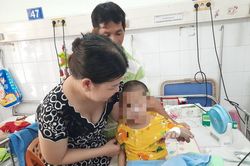 Phẫu thuật nang ống mật 'to bằng nắm tay' cho trẻ 2 tháng tuổi bằng… 3 lỗ tí hon