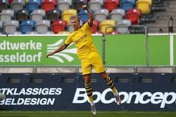 Haaland ghi bàn phút 95, Dortmund bỏ túi 3 điểm