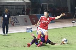 TP.HCM thua, Công Phượng lý giải do... nghỉ dịch lâu, Hà Tĩnh vỡ sân