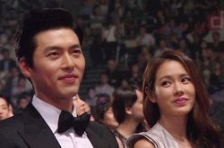 Dù 6 năm trước hay bây giờ, Son Ye Jin vẫn nhìn Hyun Bin say đắm