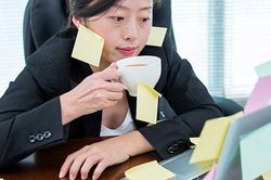 Vợ mải mê theo đuổi sự nghiệp, phó mặc con cho người giúp việc