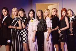 Giữa ồn ào hát live kém, Gaon xác nhận TWICE trở thành nhóm nhạc nữ có doanh số album cao nhất Kpop với hơn 5 triệu bản