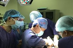 Thay khớp háng, nam thanh niên hết 'chân ngắn, chân dài'