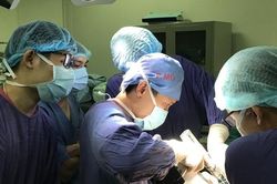 Tai nạn giao thông, khớp háng 'chui tọt' trong bụng thanh niên 29 tuổi