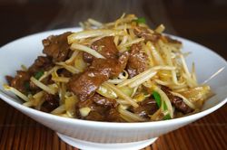 Bí quyết làm thịt bò xào giá đỗ để thịt mềm tan
