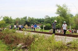 Người đàn ông bị tàu hỏa cán tử vong do nằm trên đường ray