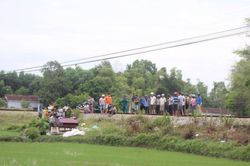Nằm trên đường ray, một người đàn ông bị tàu hỏa SE6 tông tử vong