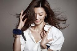 Từ fan thành đại sứ thương hiệu Alexander McQueen, 'mợ chảnh' Jun Ji Hyun gây choáng ngợp