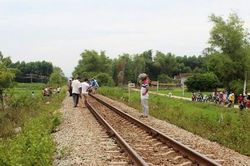 Cụ bà và người đàn ông tử vong thương tâm do tàu hỏa tông