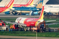 'Giải cứu' thành công máy bay VietJet bị lệch đường băng