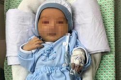 Bé trai bị bỏ rơi ở hố ga có nguy cơ sốc nhiễm khuẩn