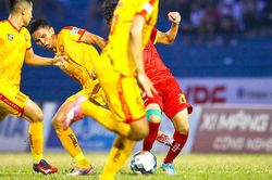 Trọng tài liên tục bị 'tố' từ hạng Nhất đến V League