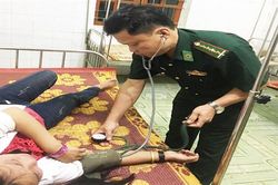 Cứu sống một học sinh ăn lá ngón tự tử