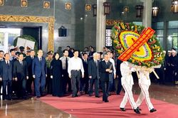 Lãnh đạo Đảng, Nhà nước viếng nhà tình báo huyền thoại Mười Hương