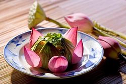 Thưởng thức hương vị độc đáo của những món ngon làm từ sen