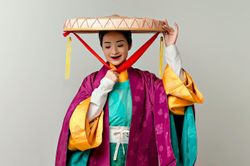 Răng đen từng là lối trang điểm cao quý của người Việt