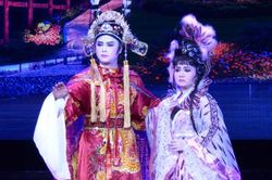 Nghệ sĩ có cần là... cử nhân?