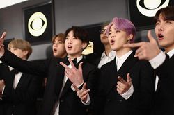 'Lọt hố' fandom với 7 khoảnh khắc chứng tỏ BTS là một 'gánh hài' đích thực