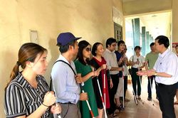 Hơn 1.000 người mù được trao gậy trắng hòa nhập cuộc sống