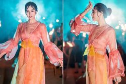 Tường San đẹp tựa 'tiên nữ' trên sàn catwalk, trình diễn áo dài cho chính mẹ thiết kế