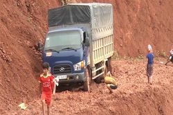 Vùng núi phía Bắc có nơi mưa rất to, đề phòng lũ quét, sạt lở đất