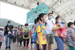 Hong Kong nới lỏng các biện pháp hạn chế phòng dịch COVID-19