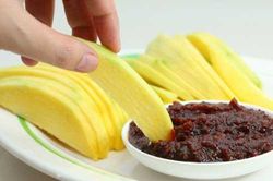 Ăn xoài kiểu này dễ ngộ độc, nhất là điều số 1 nhiều người mắc