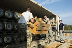 Ông Trump tố Đức còn nợ tiền NATO, tuyên bố rút nửa số quân
