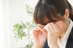 Vì sao bị khô mắt?